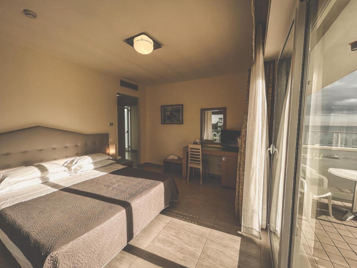 Hotel Adria Морской Милан Экстерьер фото