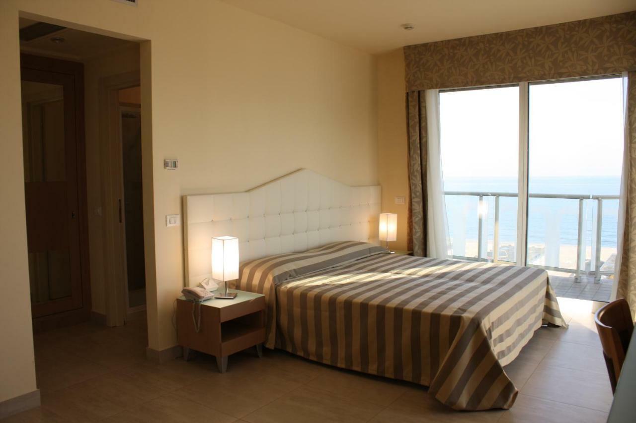 Hotel Adria Морской Милан Экстерьер фото